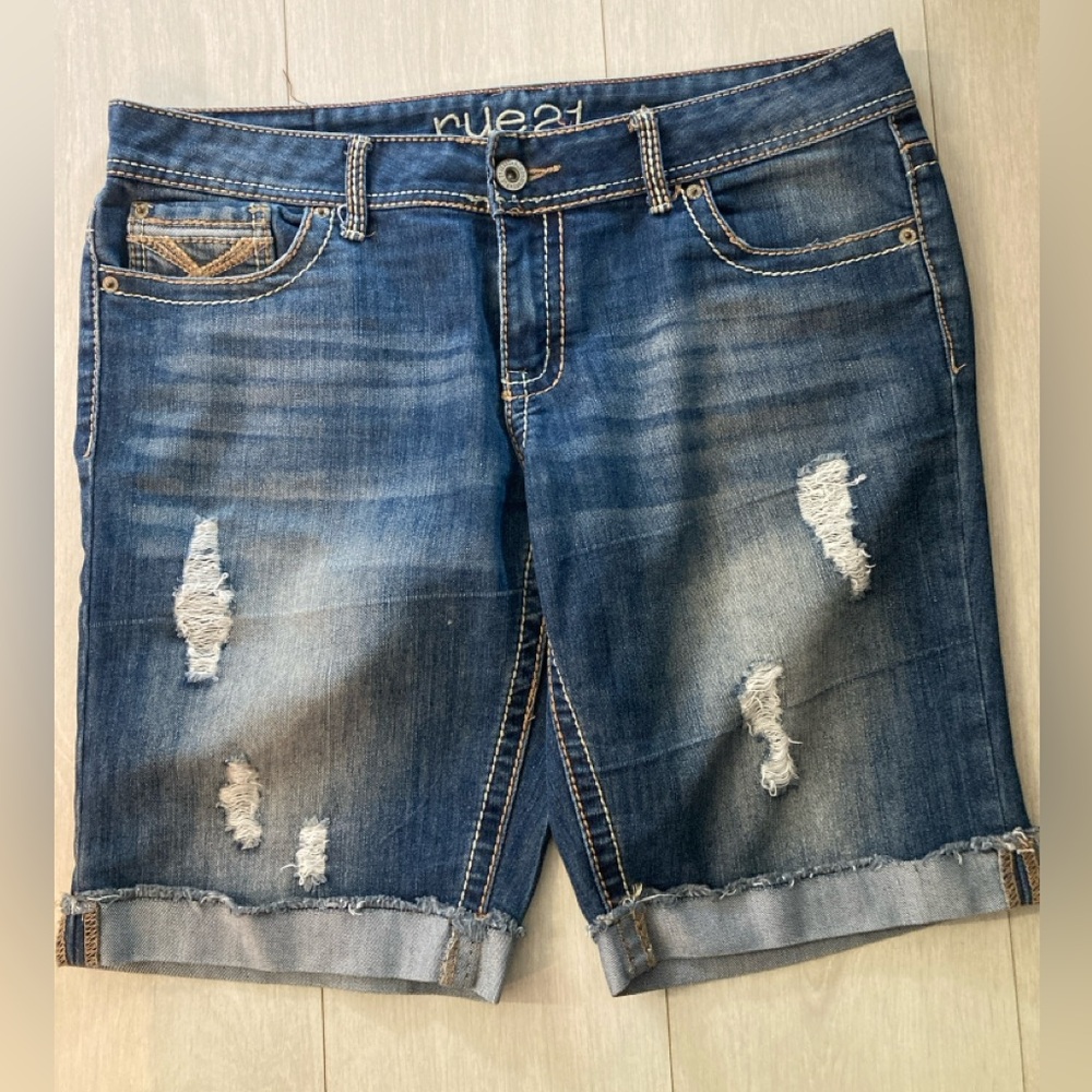 “rue 21” brand distressed denim shorts. Bermuda short length. Size 13/14.
